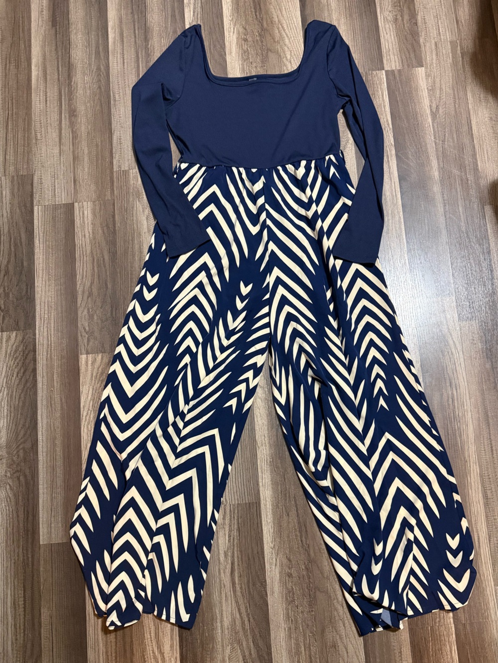 SHEIN Navy and Cream Chevron Print Long-Sleeve Jumpsuit